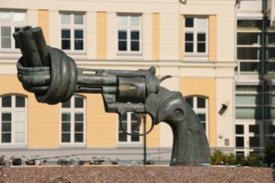 "Non-Violence" - Sculptur in Malmö